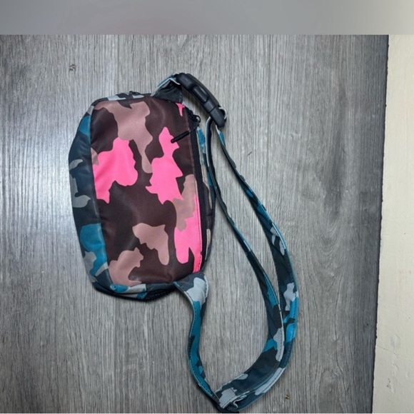 lululemon everywhere belt bag Guava pink multi camo bag - Picture 6 of 6